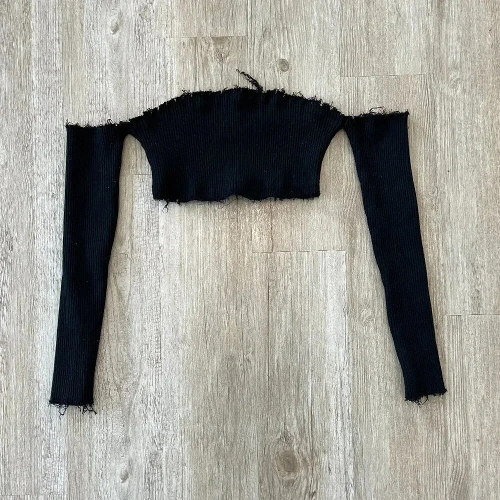 Womens Forever 21 Black Cropped Long Sleeve Top - L